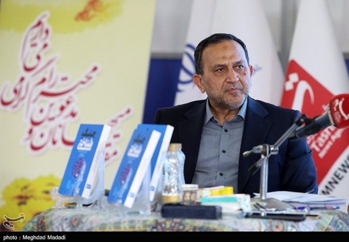 نشست نقد و بررسی جنگ شناختی در نمایشگاه کتاب برگزار شد