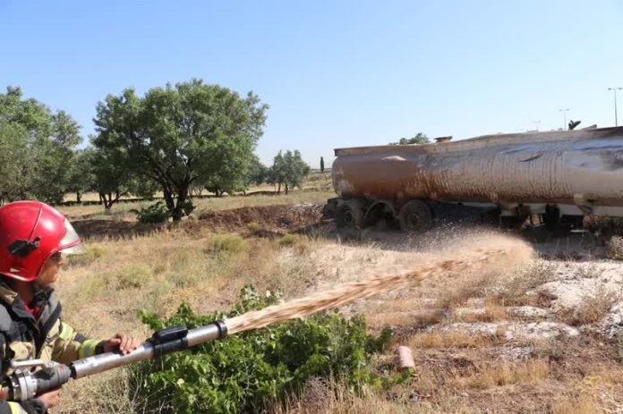 جاده بیرجند به سمت زاهدان مسدود است / تردد خودروها از کنارگذر