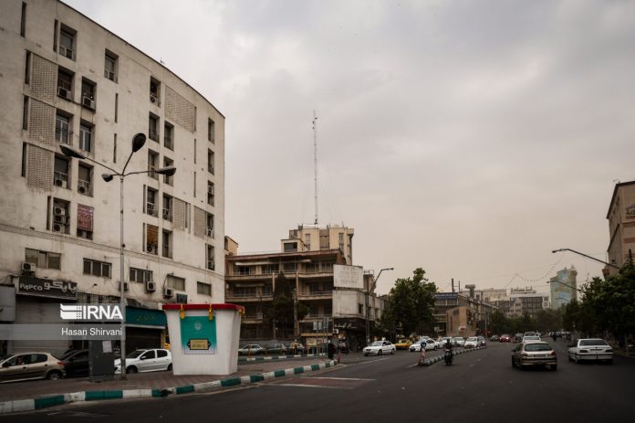 احتمال رگبار و تگرگ در مناطق شمالی تهران؛ گردوخاک ماندگار است