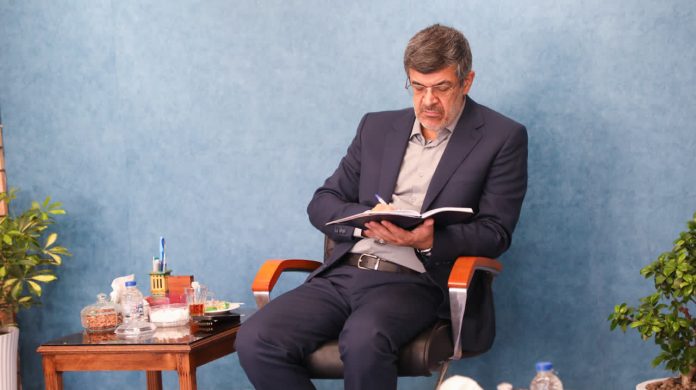 استاندار یزد: معلمان، گوهرهای ارزشمند تعلیم و تربیت هستند
