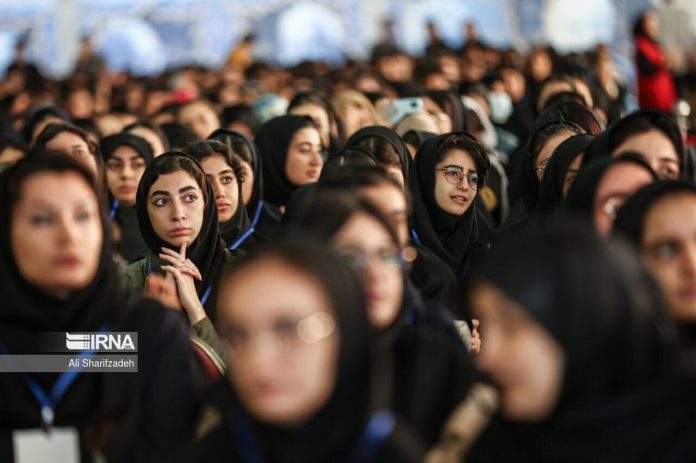 شناسایی و حمایت از استعدادهای دانشجویی در رویداد دختران نقش‌آفرین