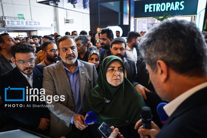 مهاجرانی: صنعت نفت، پیشران اقتصاد ایران است